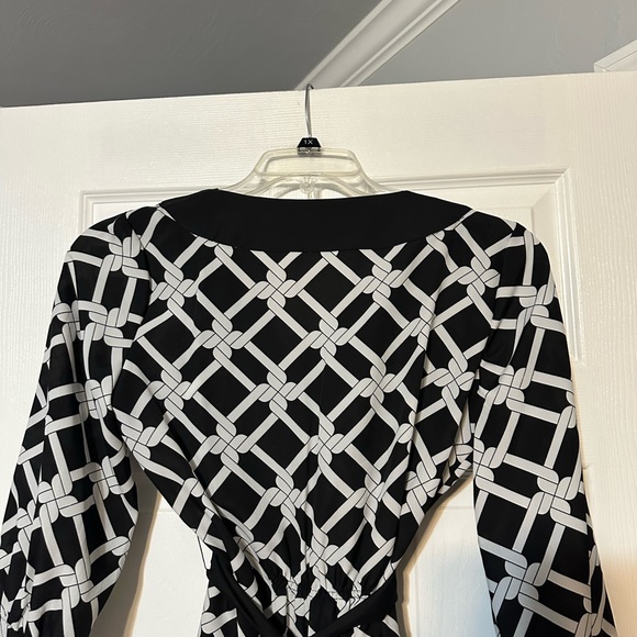 Calvin Klein Link Pattern Blouse - Picture 9 of 14